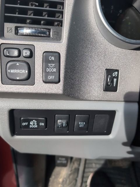 Used 2013 Toyota Tundra Platinum image 12