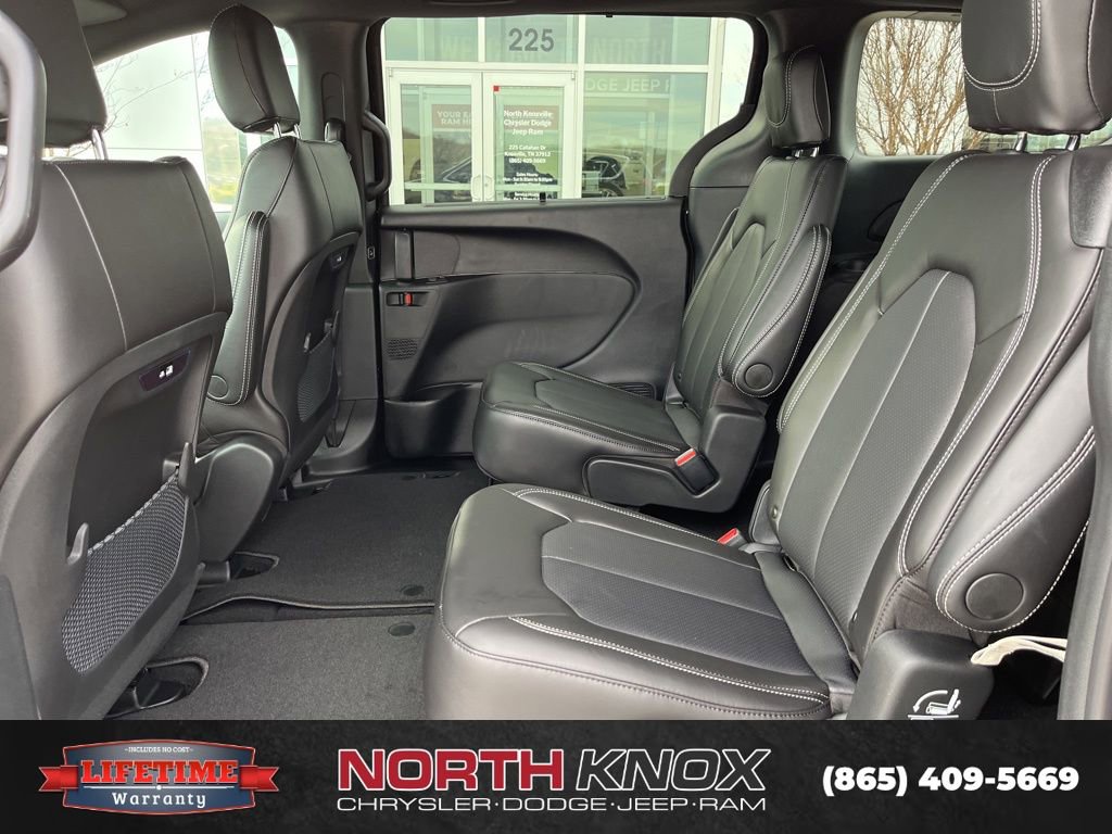 New 2026 Chrysler Pacifica Select image 12