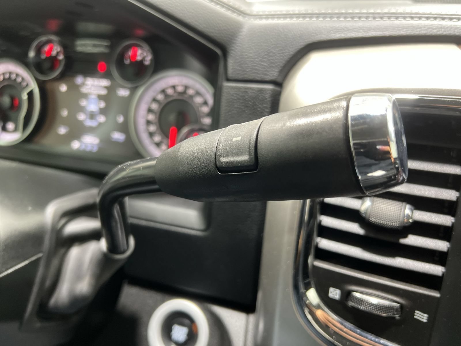 Used 2018 RAM 3500 Laramie AWD/4WD image 19