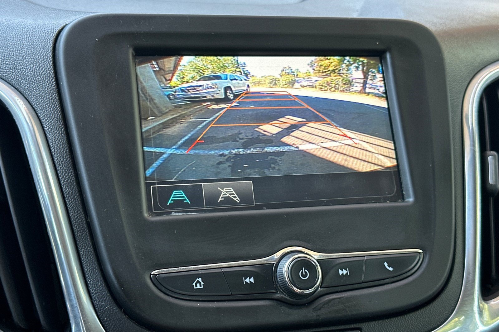 Used 2018 Chevrolet Equinox LS FWD image 23