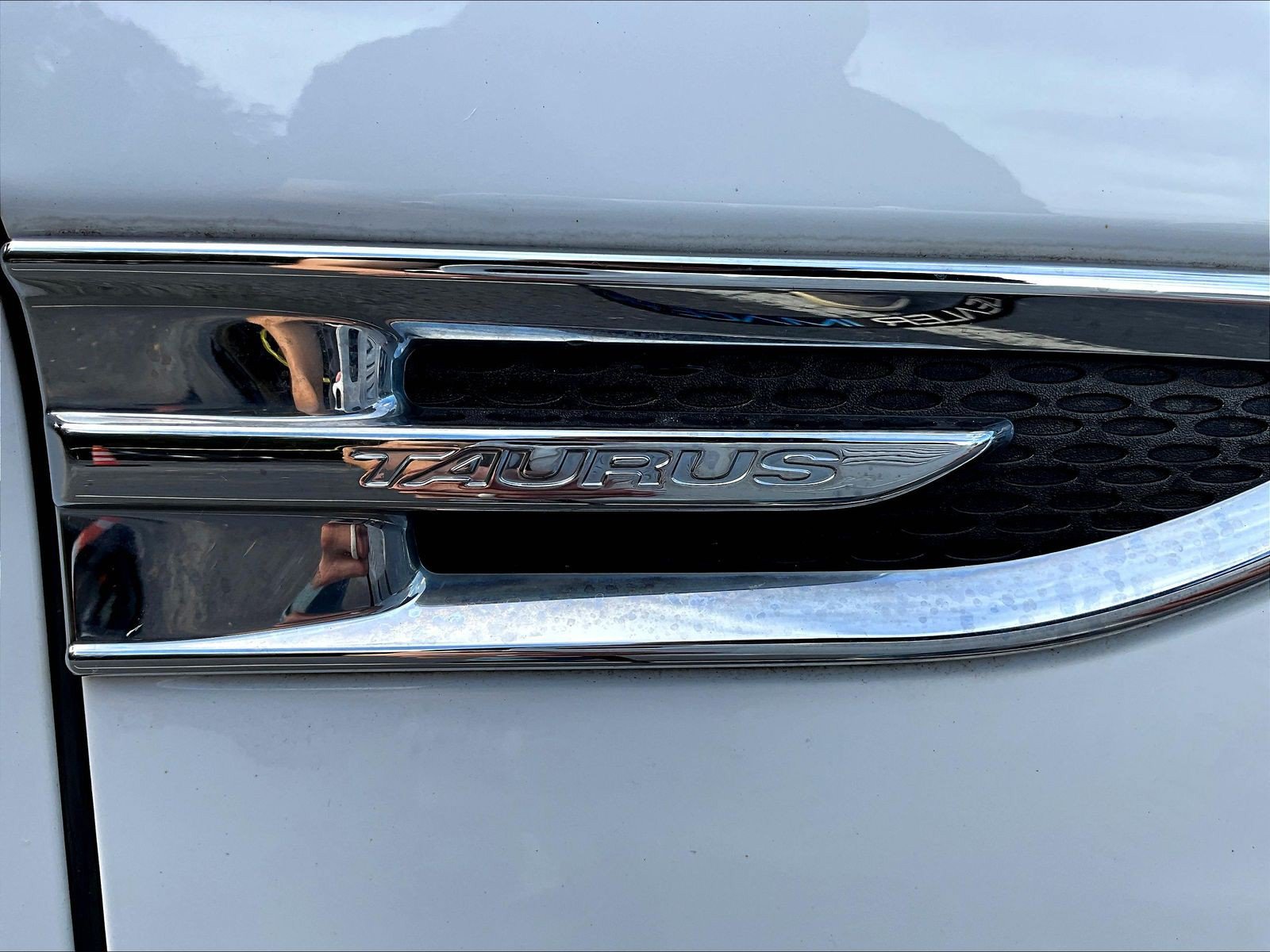 Used 2016 Ford Taurus SE FWD image 24