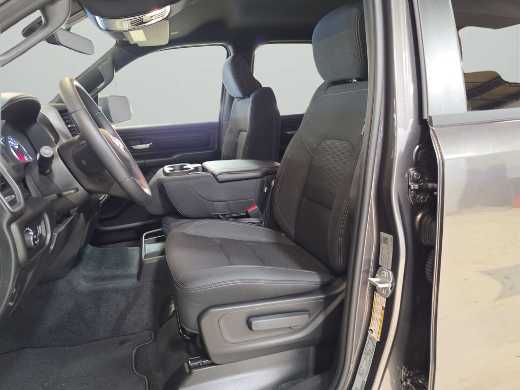 New 2026 RAM 1500 Express AWD/4WD image 9