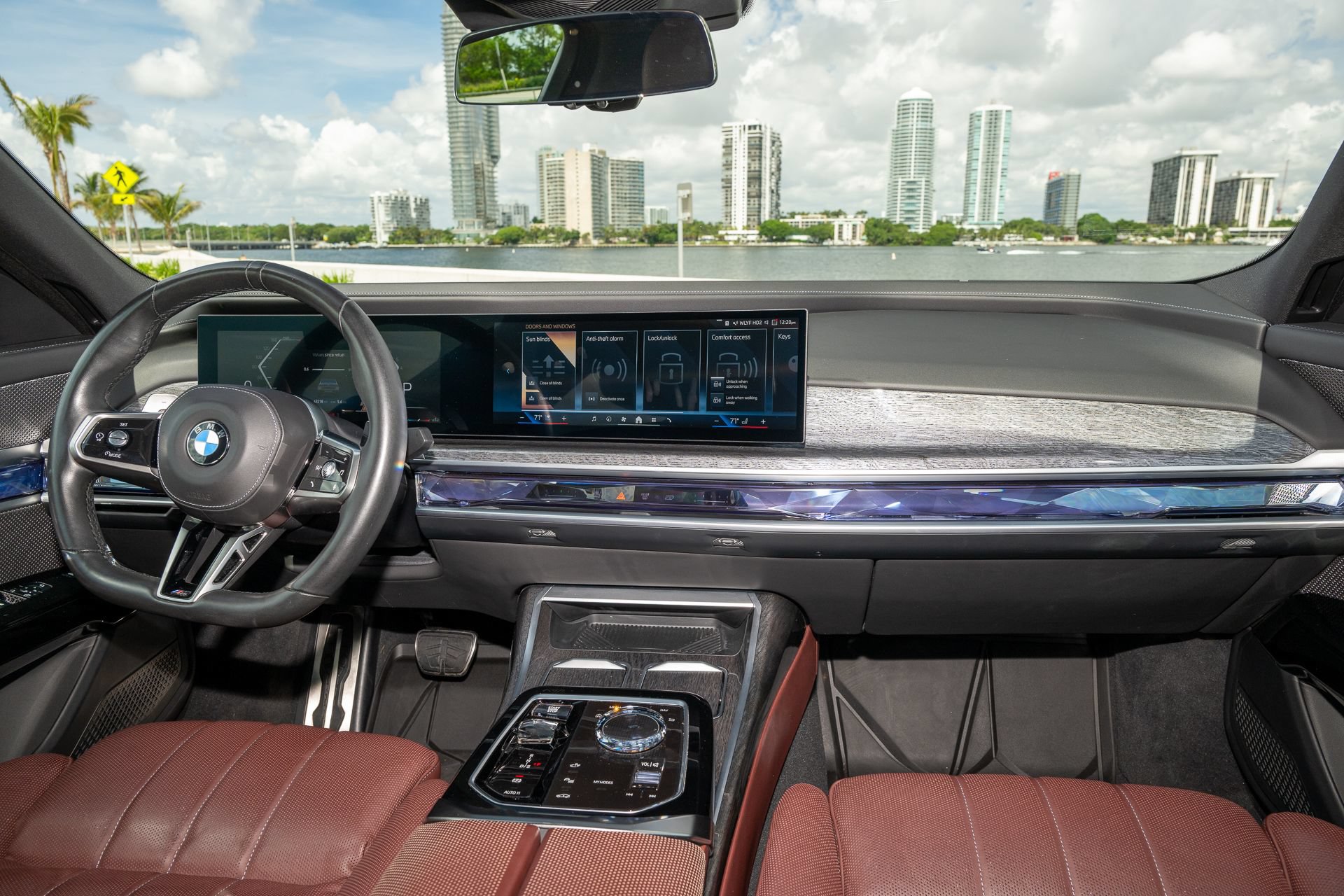 Used 2023 BMW 740i w/ Parking Assistance Package RWD image 10