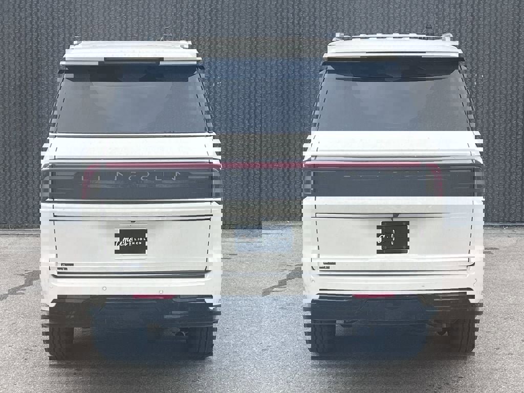 Used 2025 Lincoln Navigator L Reserve AWD/4WD image 6