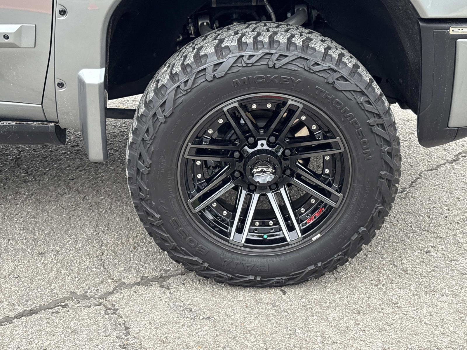 Used 2025 GMC Sierra 2500 AT4 w/ AT4 Premium Plus Package image 10