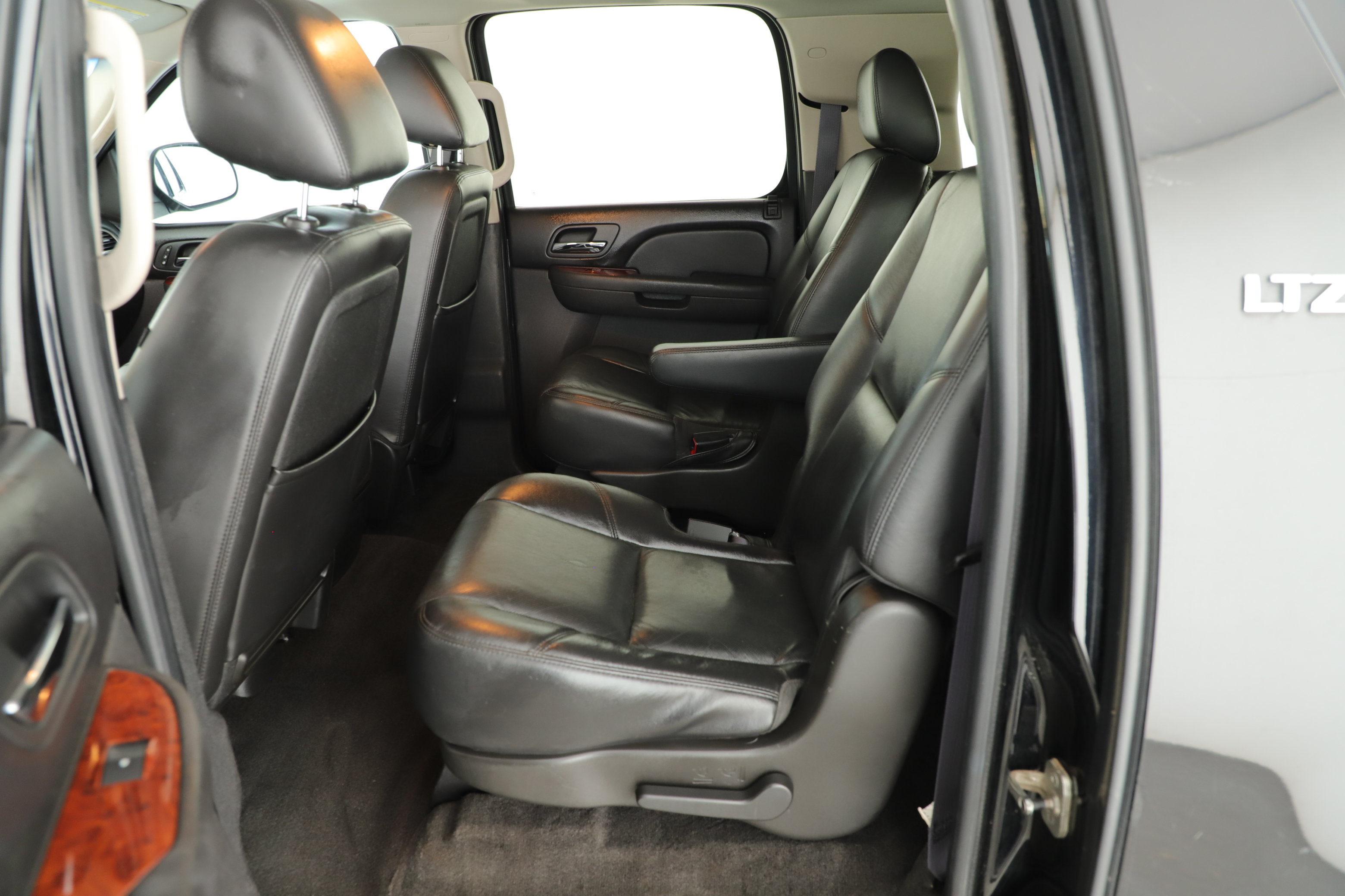 Used 2011 Chevrolet Suburban LTZ AWD/4WD image 18