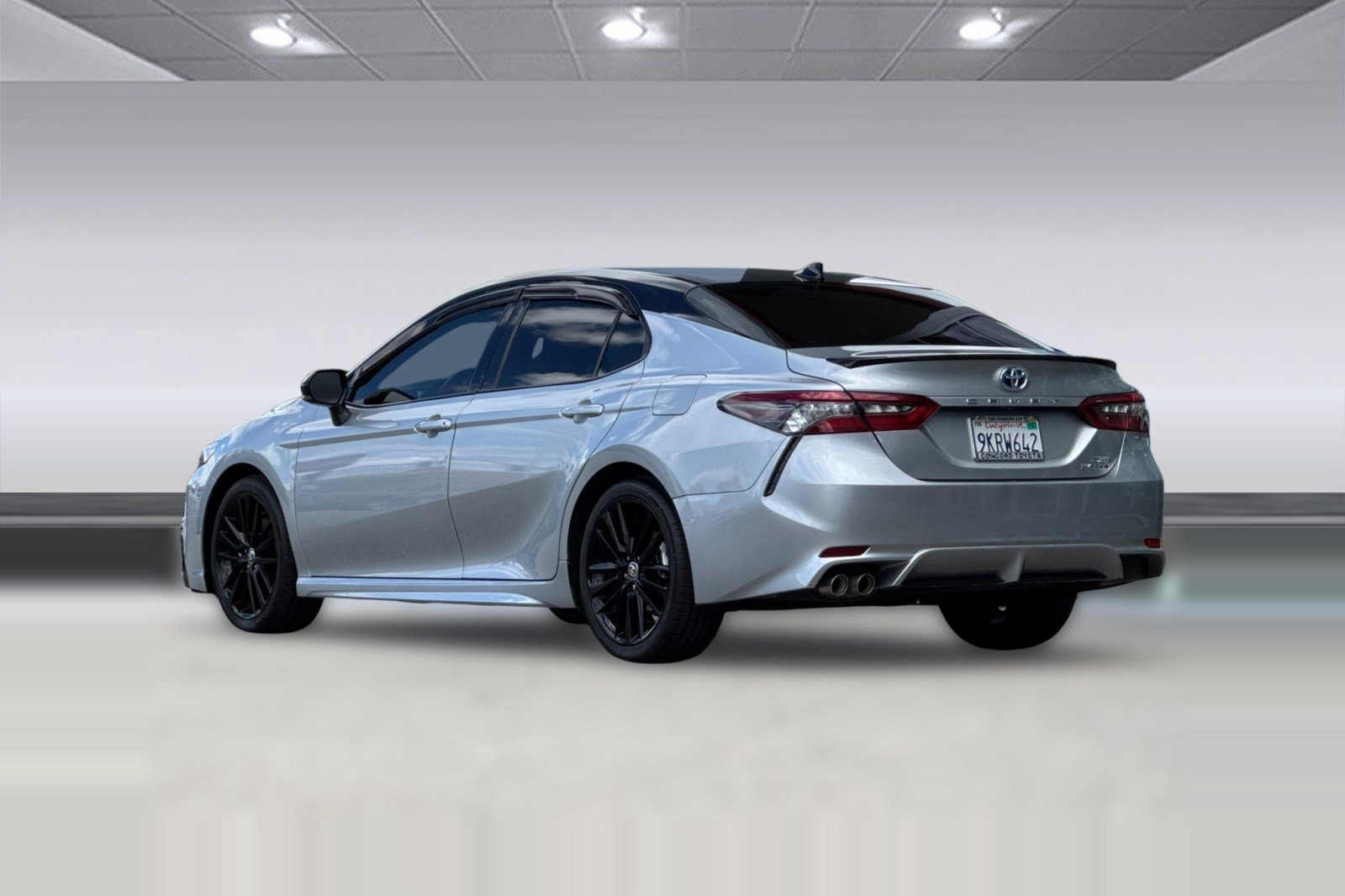 Used 2021 Toyota Camry SE w/ Cold Weather Package AWD/4WD image 7
