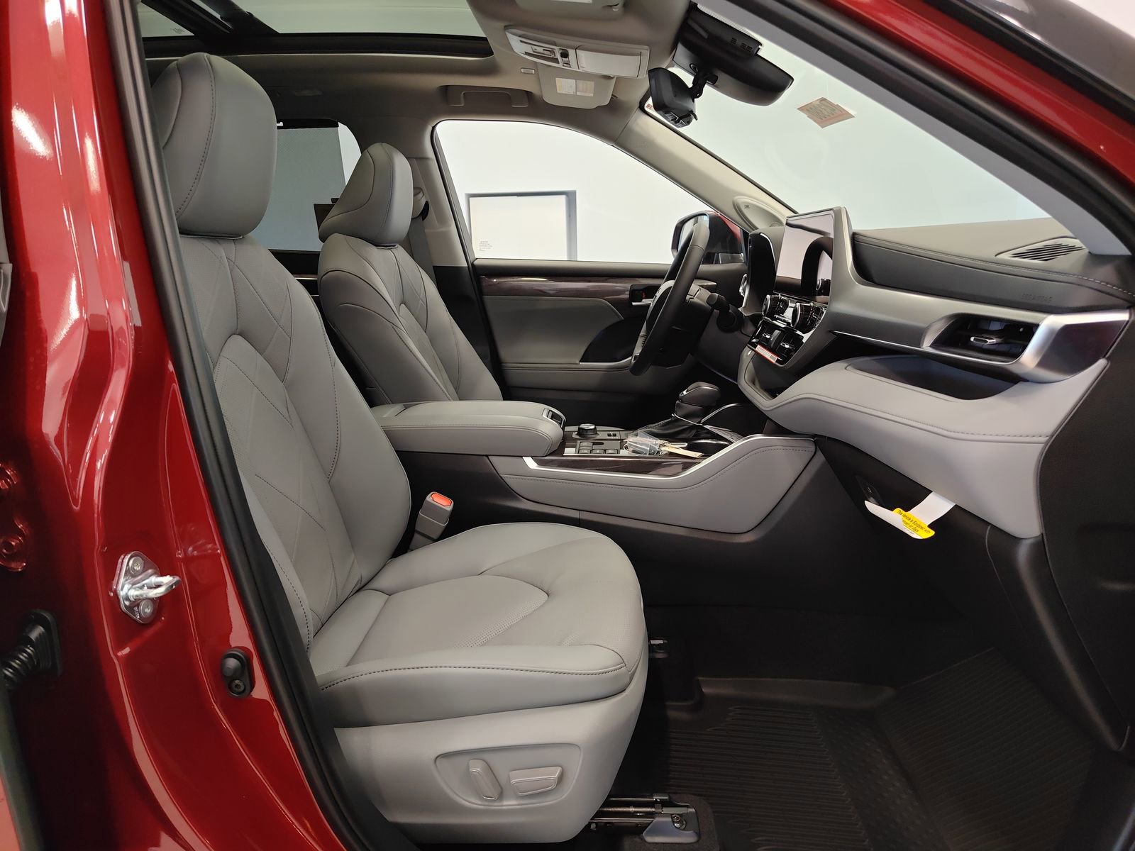 New 2026 Toyota Highlander Platinum image 23