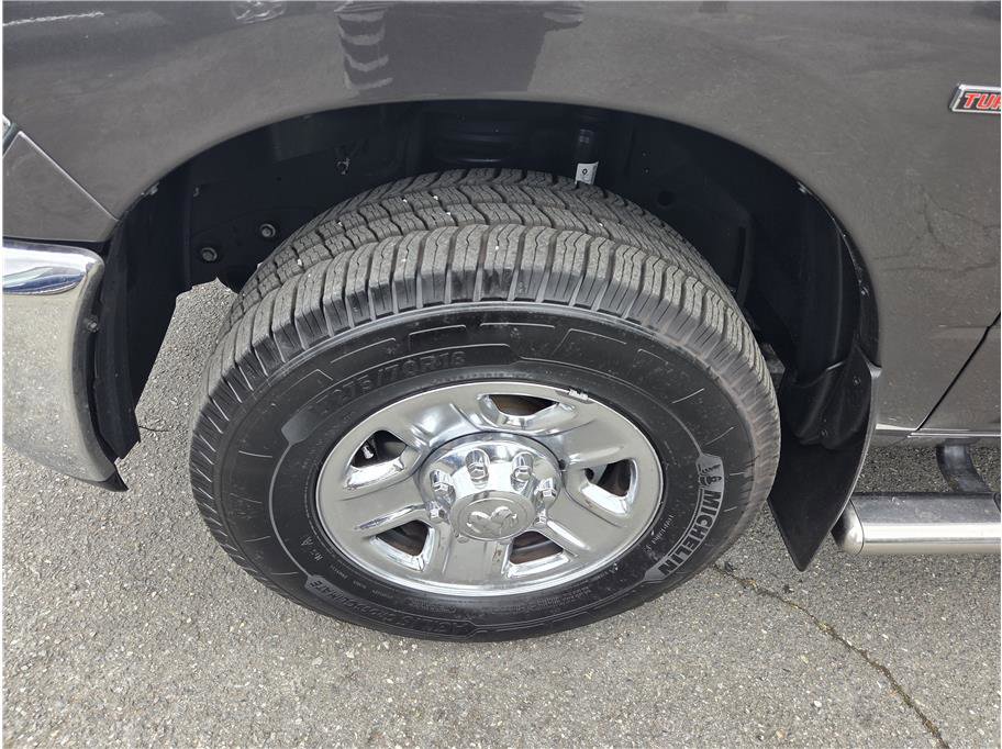 Used 2017 RAM 2500 Tradesman w/ Chrome Appearance Group RWD image 21