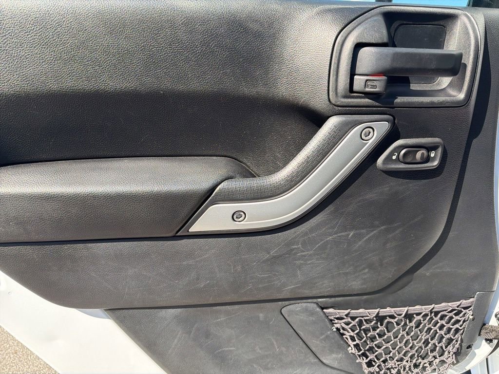 Used 2017 Jeep Wrangler Sahara w/ Connectivity Group image 15