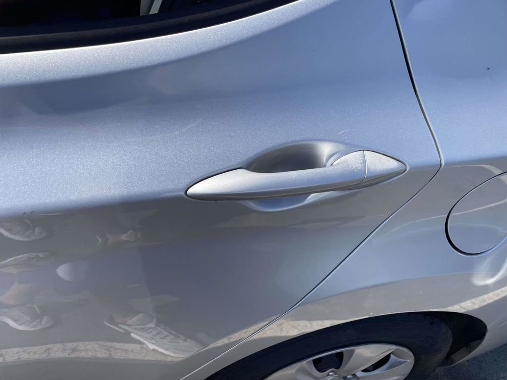 Used 2016 Hyundai Elantra SE FWD image 16