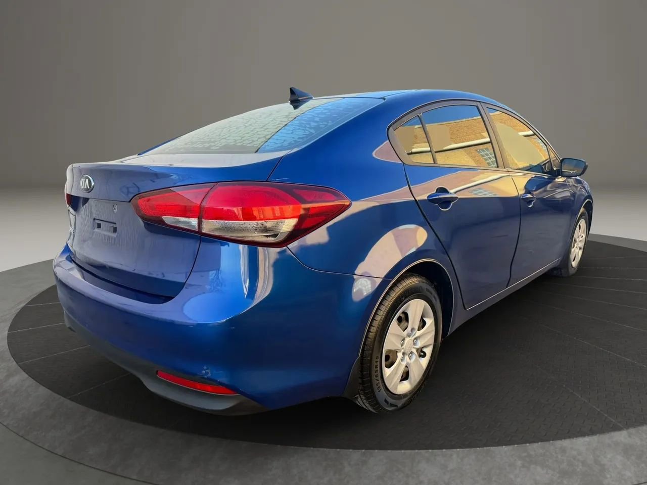 Used 2017 Kia Forte LX image 5