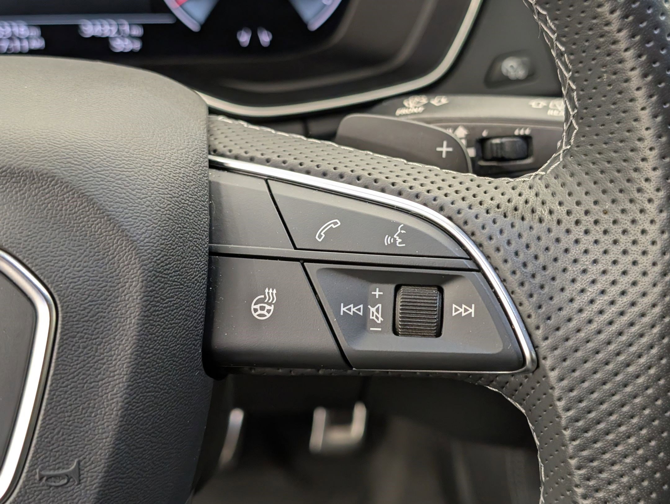 Used 2024 Audi SQ5 Premium Plus w/ Premium Plus Package image 24