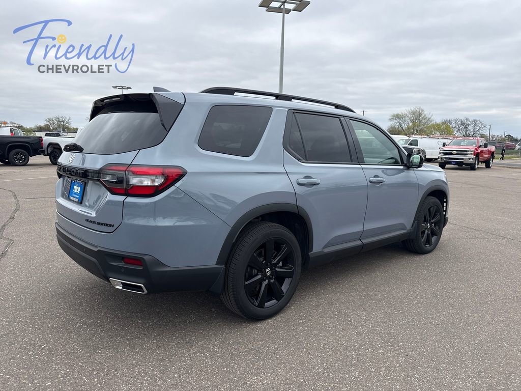 Used 2025 Honda Pilot Black Edition image 5