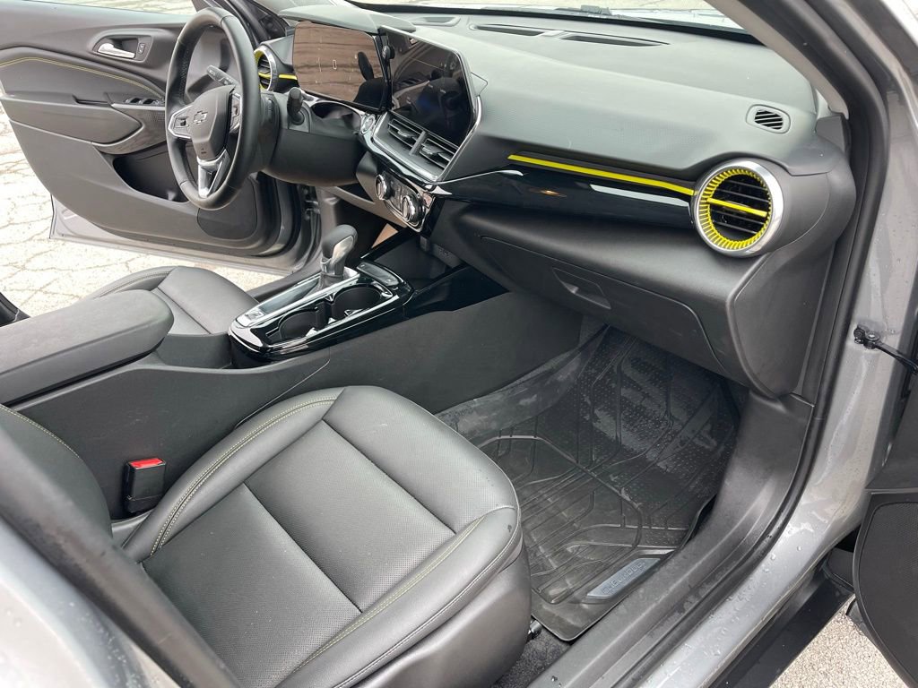 Used 2024 Chevrolet Trax ACTIV w/ Driver Confidence Package image 23