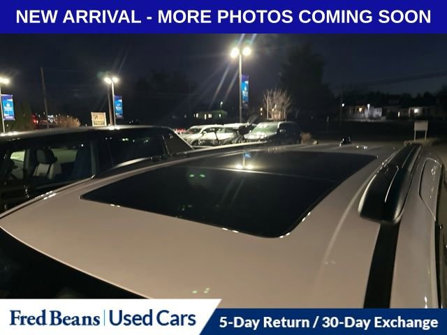 Used 2024 Chrysler Pacifica Touring-L w/ Road Tripper Package image 4