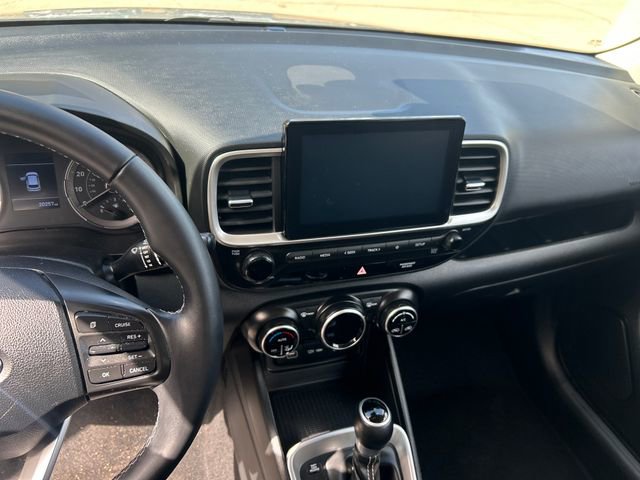 Certified 2022 Hyundai Venue SEL image 17