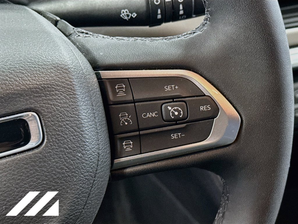 Used 2025 Jeep Compass Limited AWD/4WD image 12