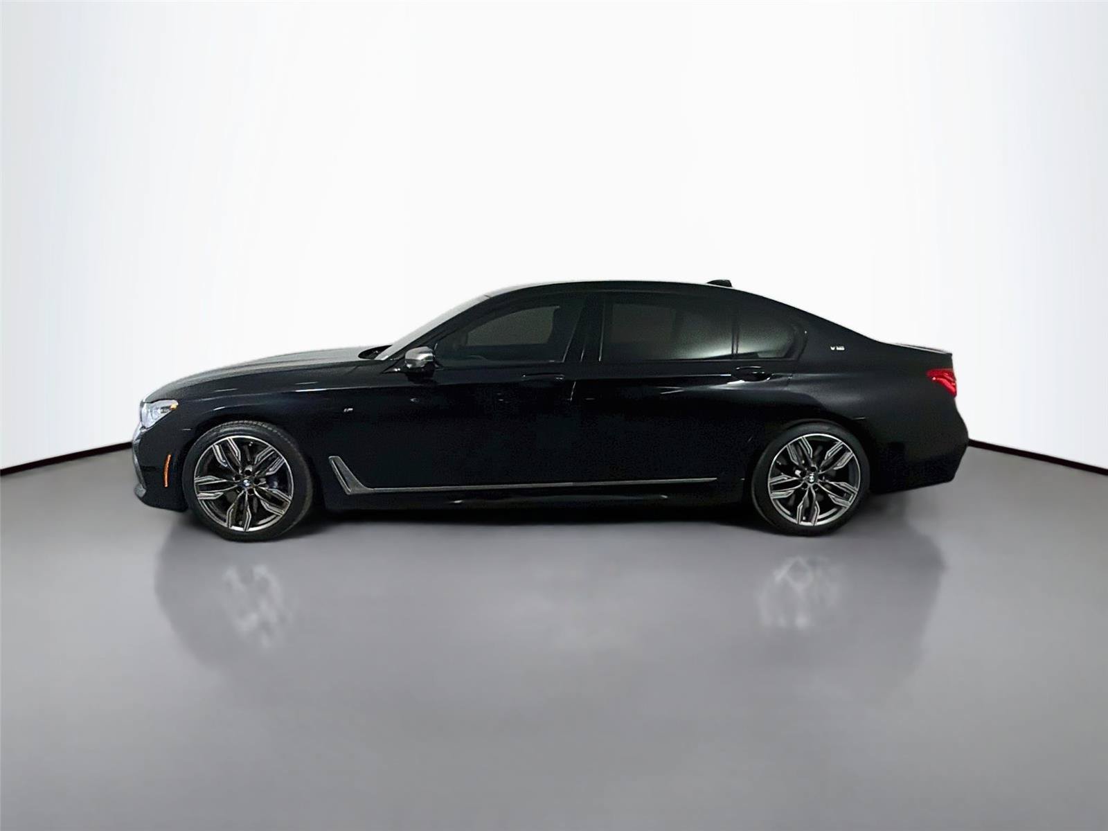 Used 2018 BMW M760i xDrive AWD/4WD image 9