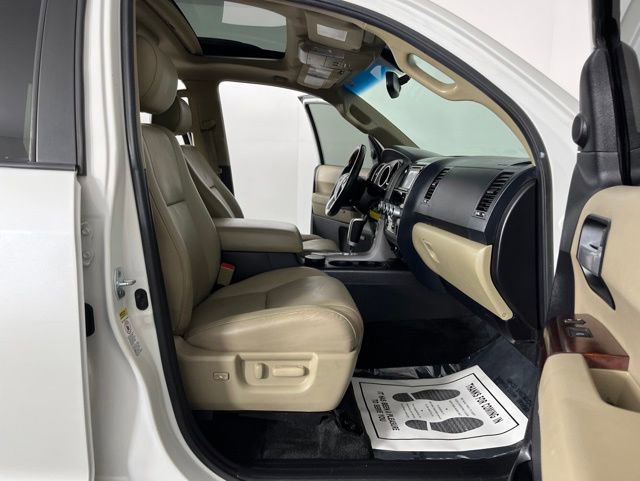 Used 2017 Toyota Sequoia Platinum RWD image 43