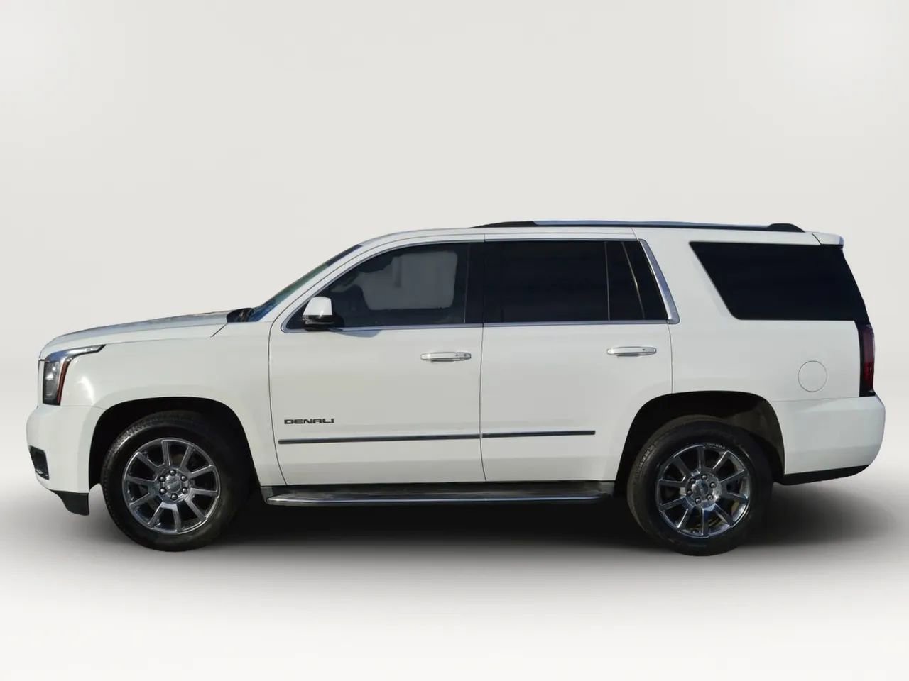 Used 2015 GMC Yukon Denali w/ Touring Package image 3