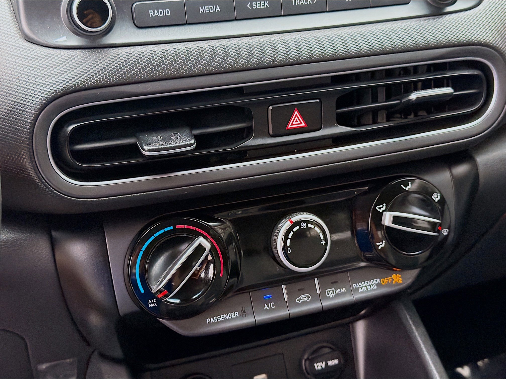 Used 2022 Hyundai Kona SE image 12