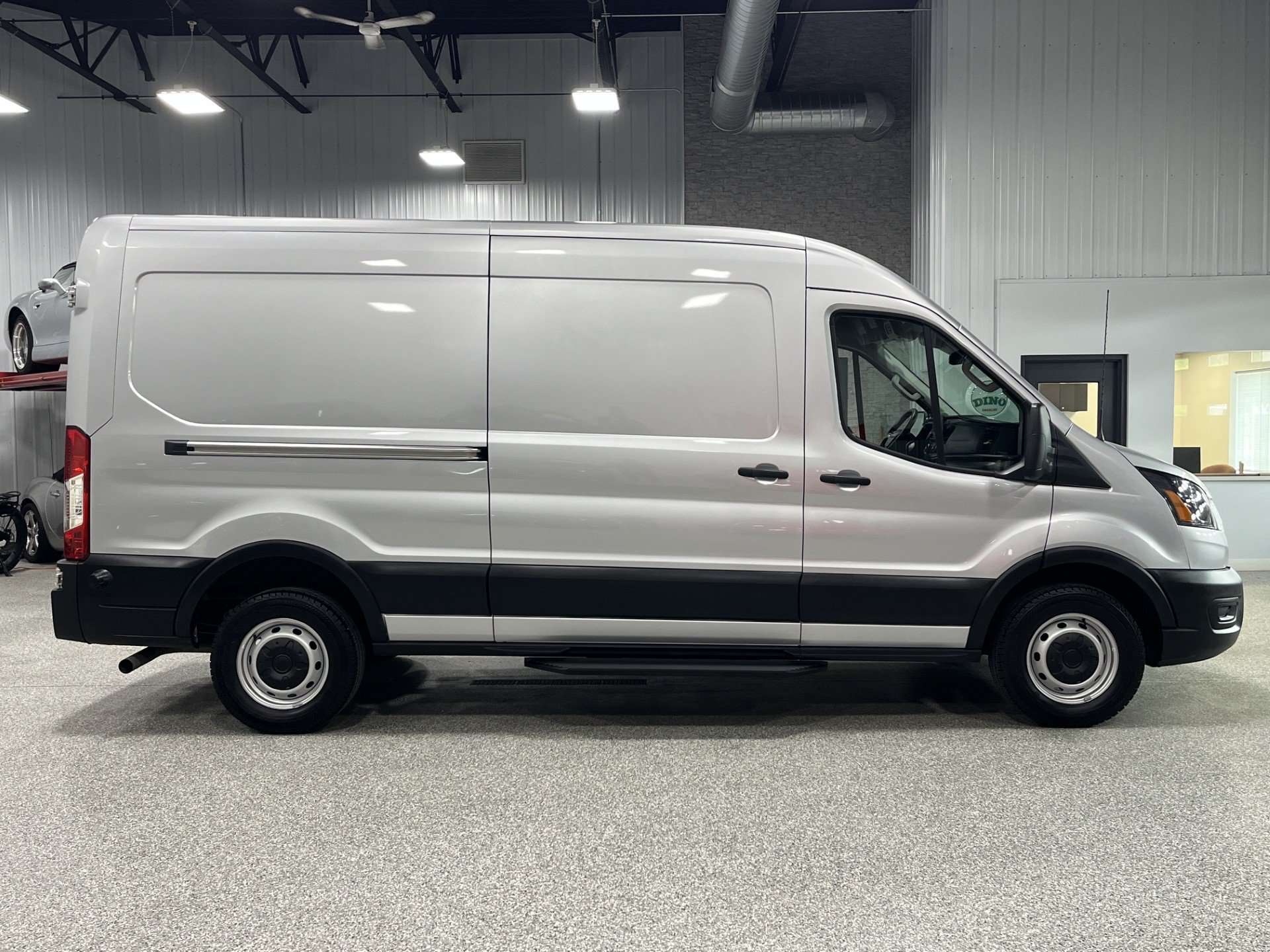 Used 2024 Ford Transit 250 148 Medium Roof RWD image 7