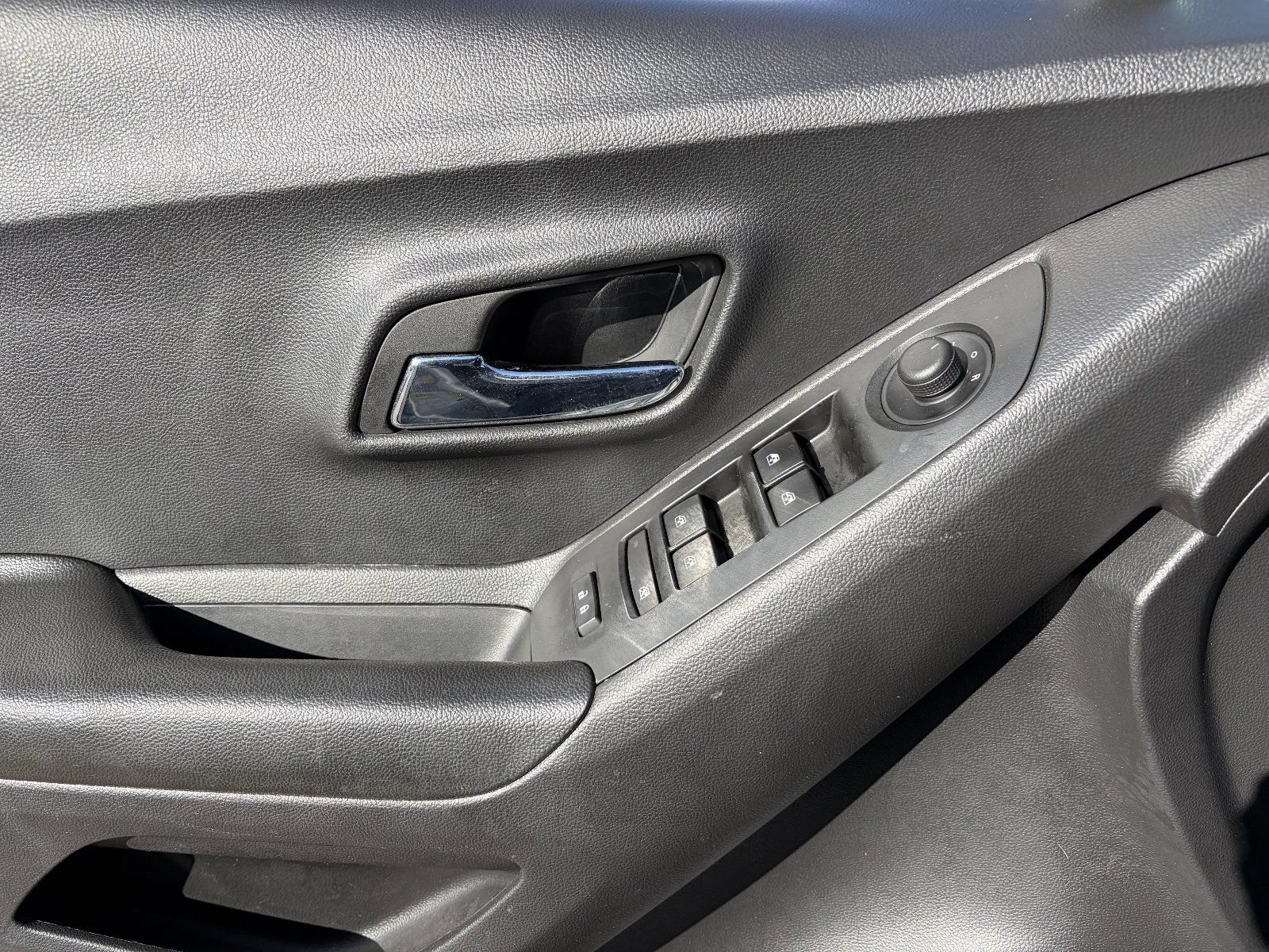 Certified 2022 Chevrolet Trax LT w/ Sport Edition FWD image 23