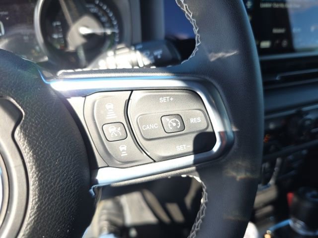 Used 2025 Jeep Wrangler Unlimited Sahara w/ Safety Group AWD/4WD image 15