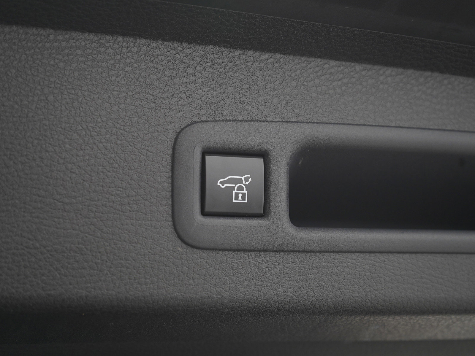 Used 2025 Toyota Sienna Limited image 11