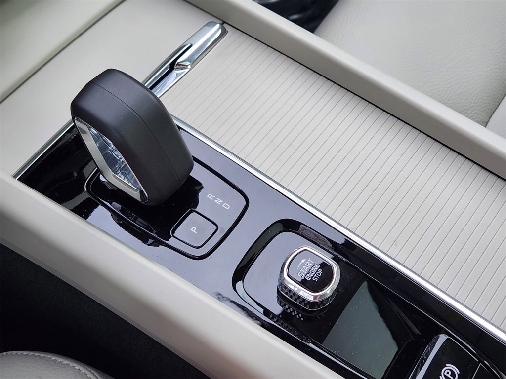 Used 2025 Volvo XC60 B5 Core w/ Protection Package Premier image 23