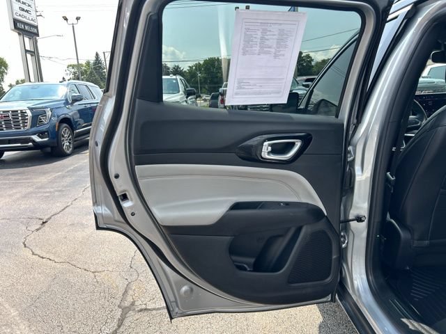 Used 2025 Jeep Compass Limited AWD/4WD image 19