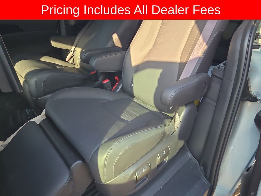 Used 2025 Kia Carnival SX Prestige FWD image 13