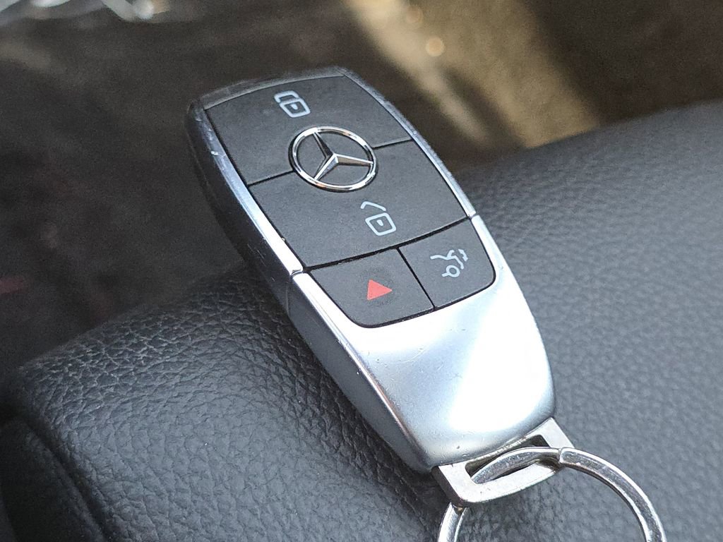 Used 2024 Mercedes-Benz GLB 250 4MATIC image 26