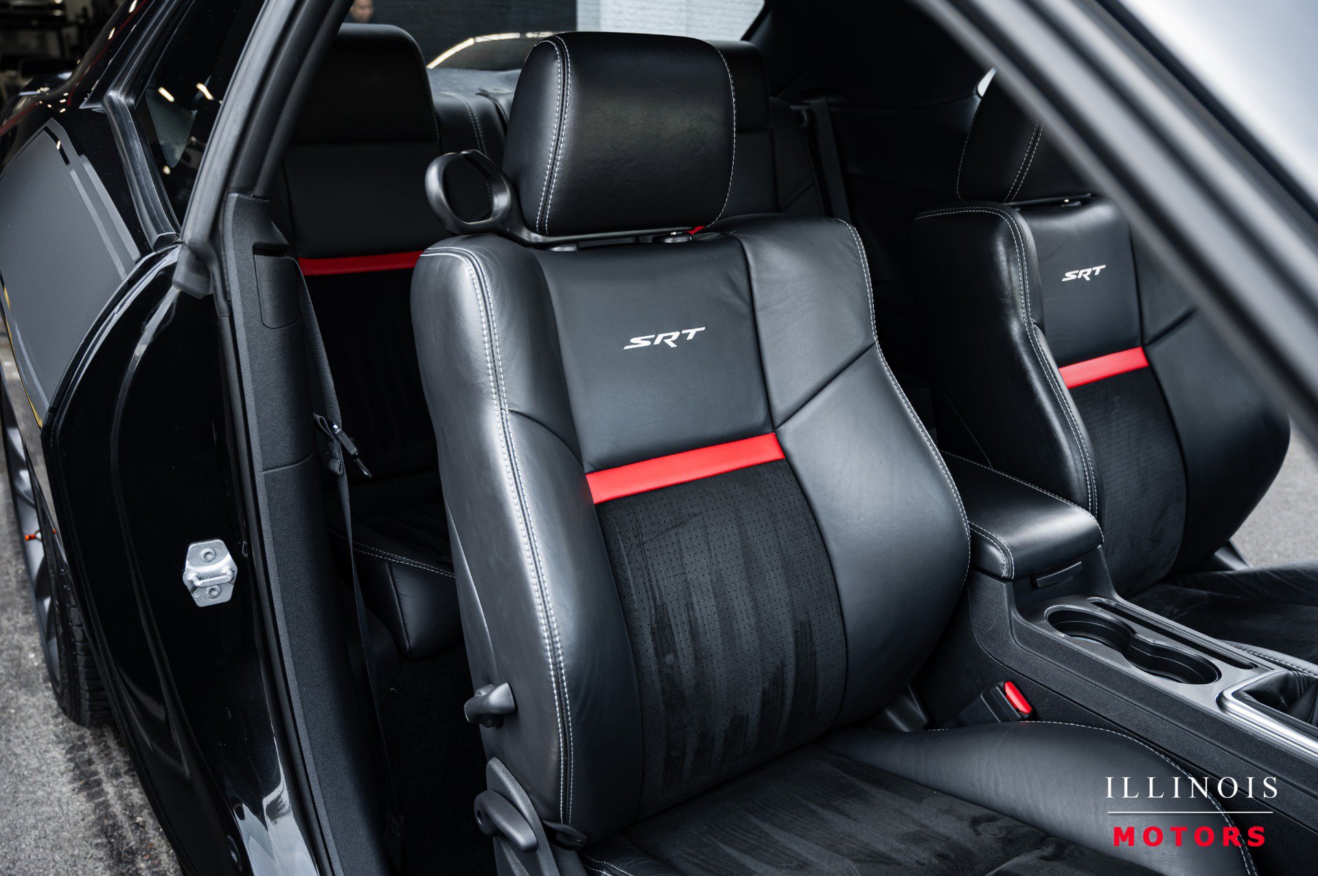 Used 2009 Dodge Challenger SRT8 w/ SRT Option Group II image 32