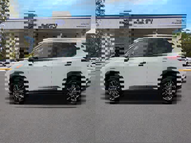 Used 2023 Nissan Rogue S image 3