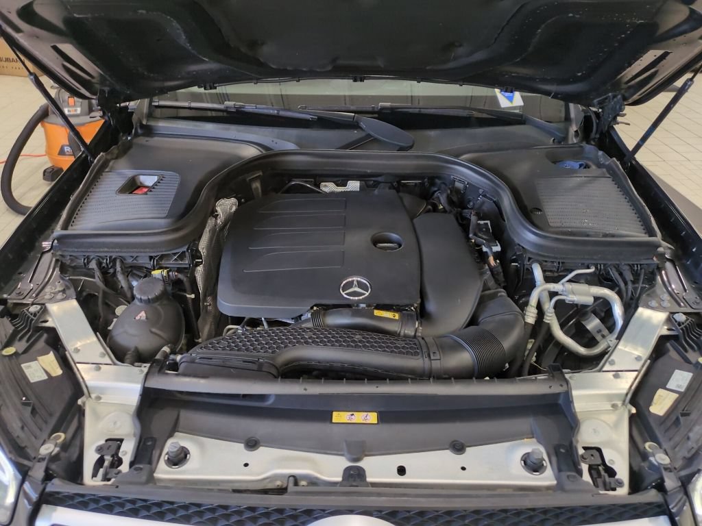 Used 2020 Mercedes-Benz GLC 300 4MATIC image 18