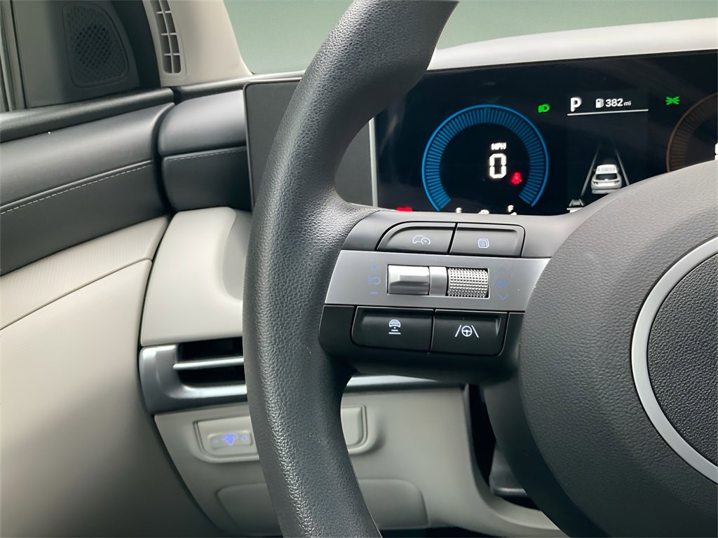 Certified 2025 Hyundai Tucson SE image 27