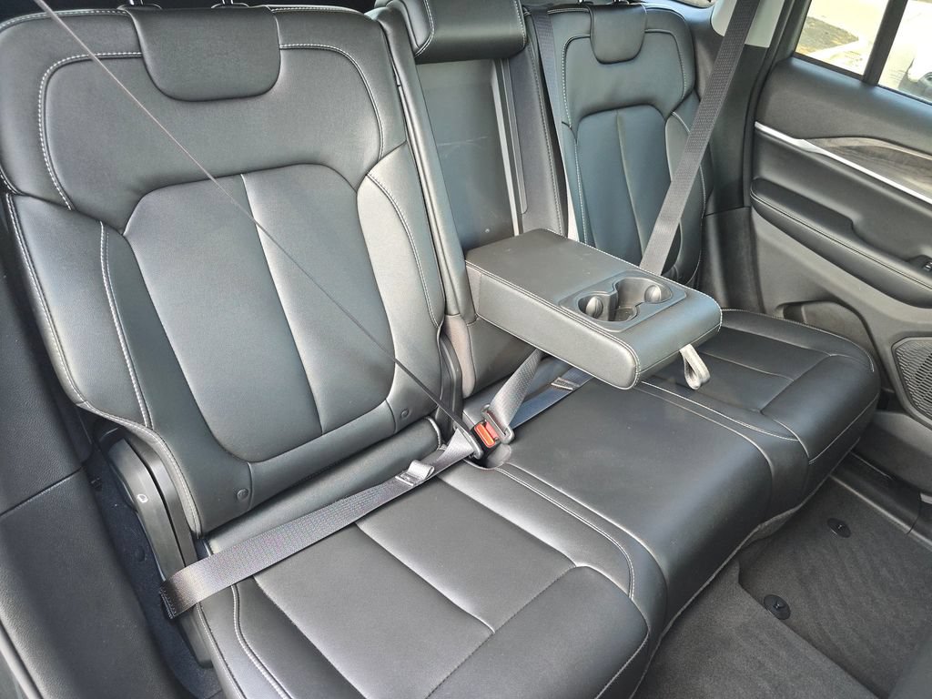 Used 2024 Jeep Grand Cherokee Limited AWD/4WD image 5