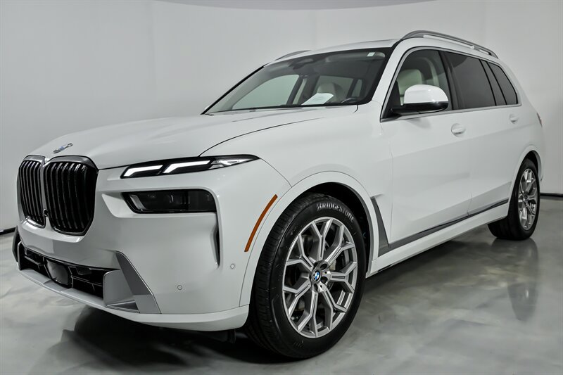 Used 2023 BMW X7 xDrive40i AWD/4WD image 5