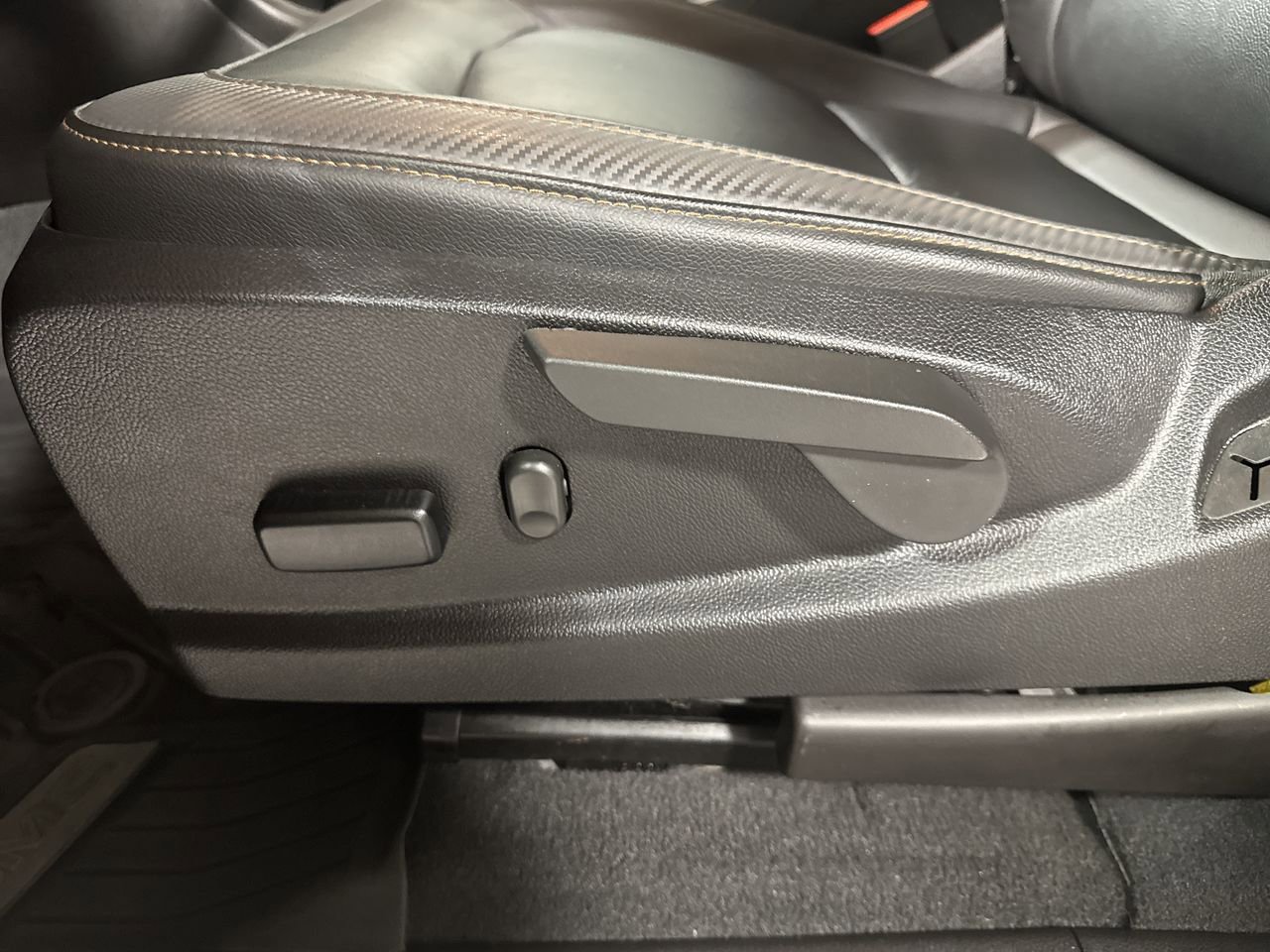 Used 2022 GMC Canyon AT4 image 18