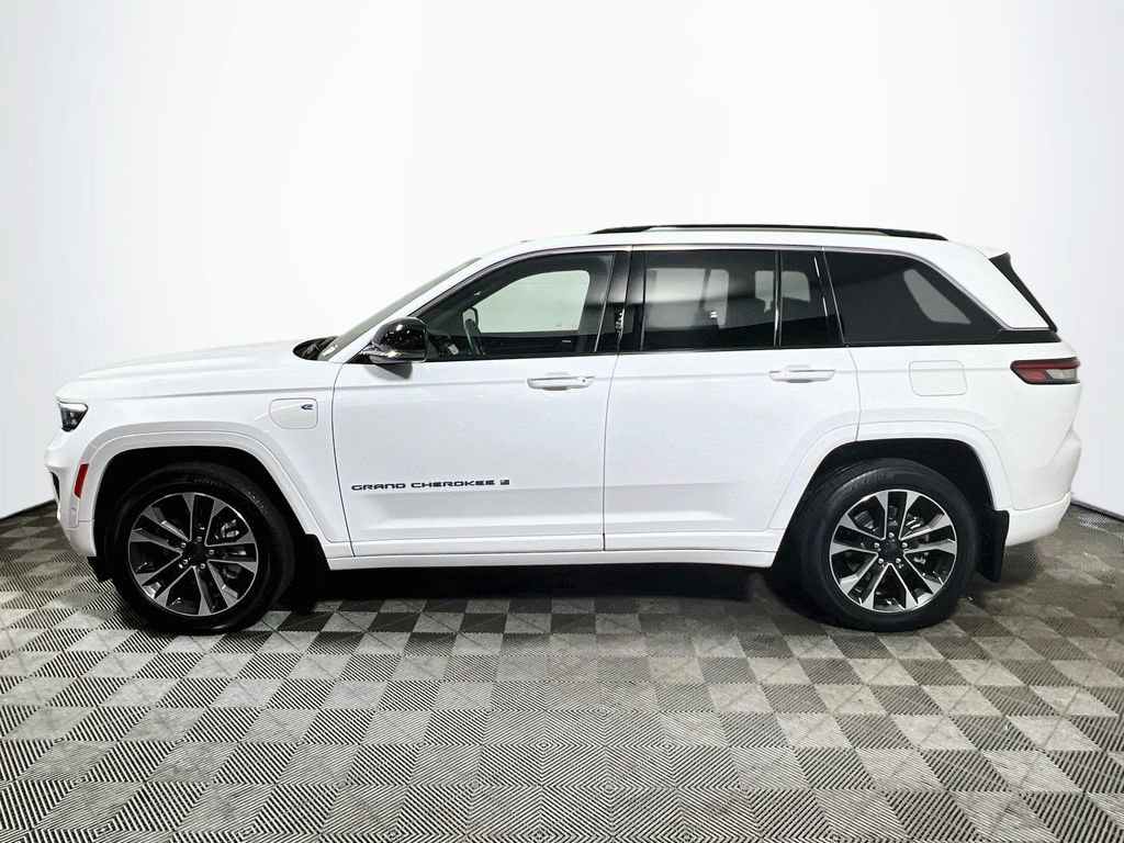 Used 2022 Jeep Grand Cherokee Overland w/ Advanced Protech Group III AWD/4WD image 4