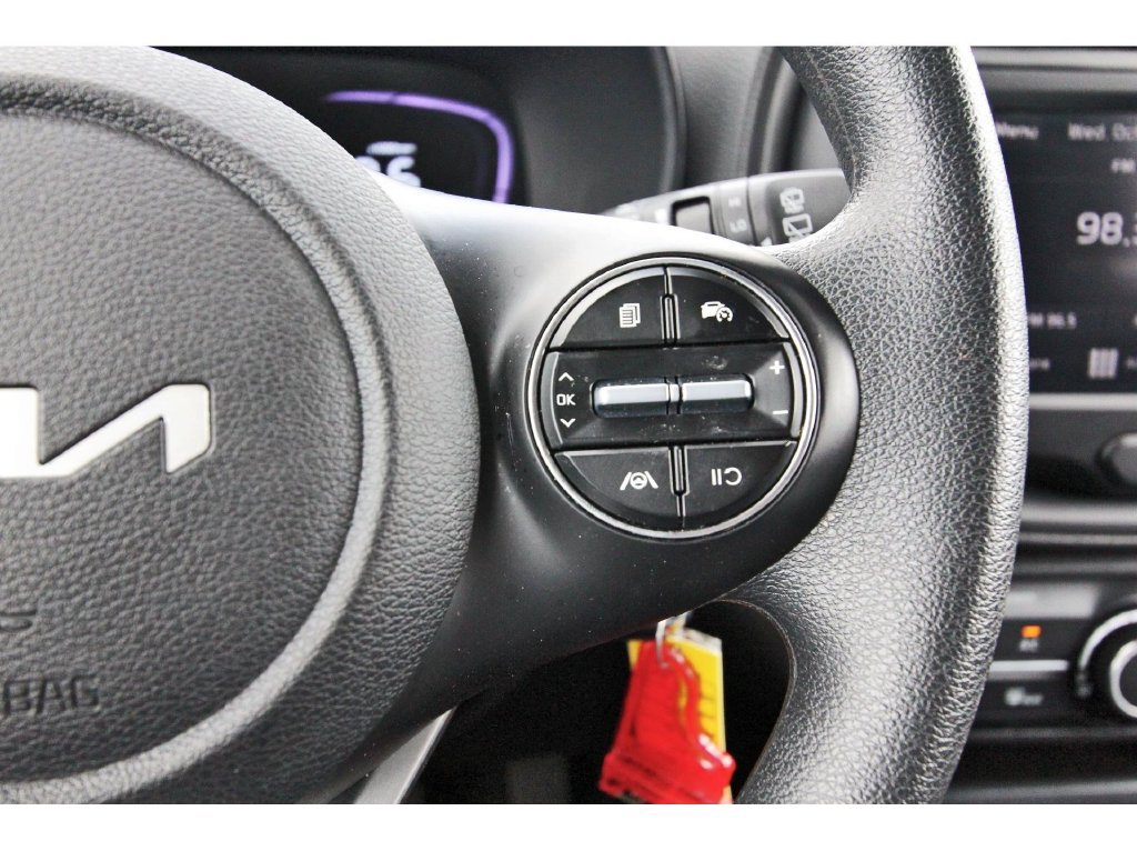Used 2025 Kia Soul LX w/ LX Technology Package FWD image 20