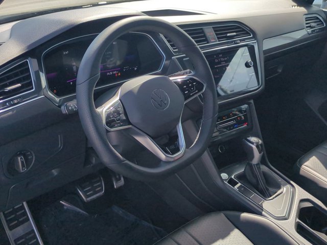 Used 2023 Volkswagen Tiguan SE R-Line image 10
