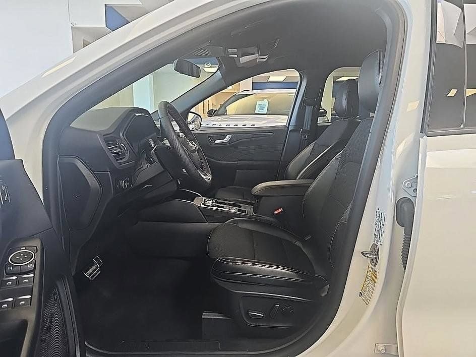 Used 2023 Ford Escape ST-Line Select w/ Tech Pack #2 AWD/4WD image 13
