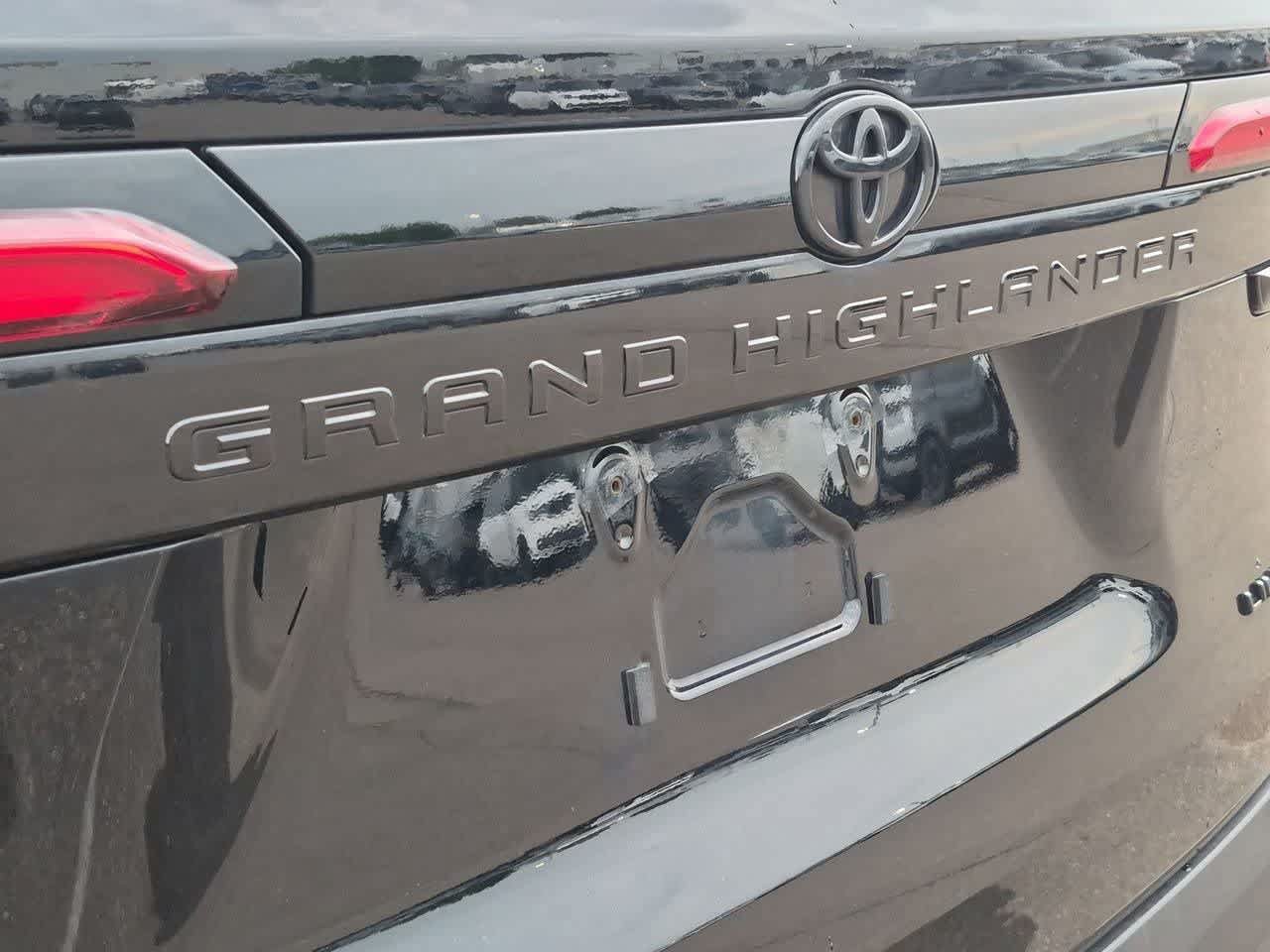 Used 2024 Toyota Grand Highlander AWD image 5