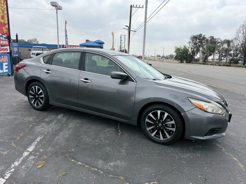 Used 2018 Nissan Altima 2.5 SV FWD image 2
