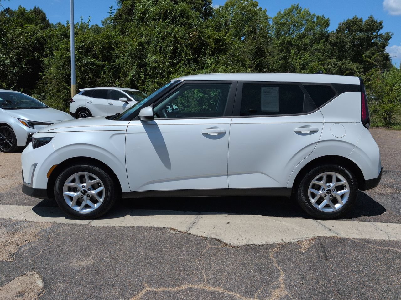 Certified 2023 Kia Soul LX w/ LX Technology Package FWD image 8