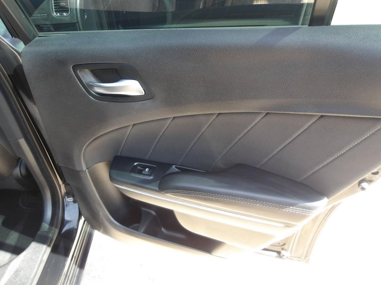 Used 2016 Dodge Charger SXT RWD image 7