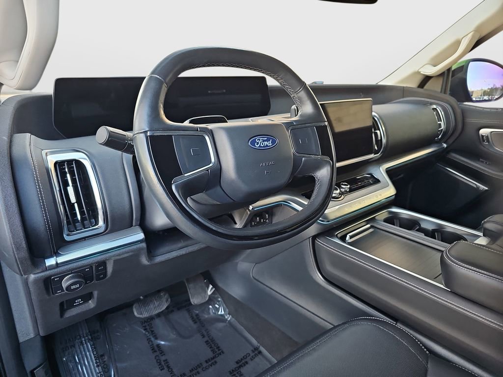 Used 2025 Ford Expedition Platinum w/ Driver's Package image 9